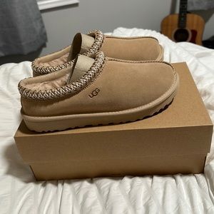 brand new never worn ugg tasman slippers